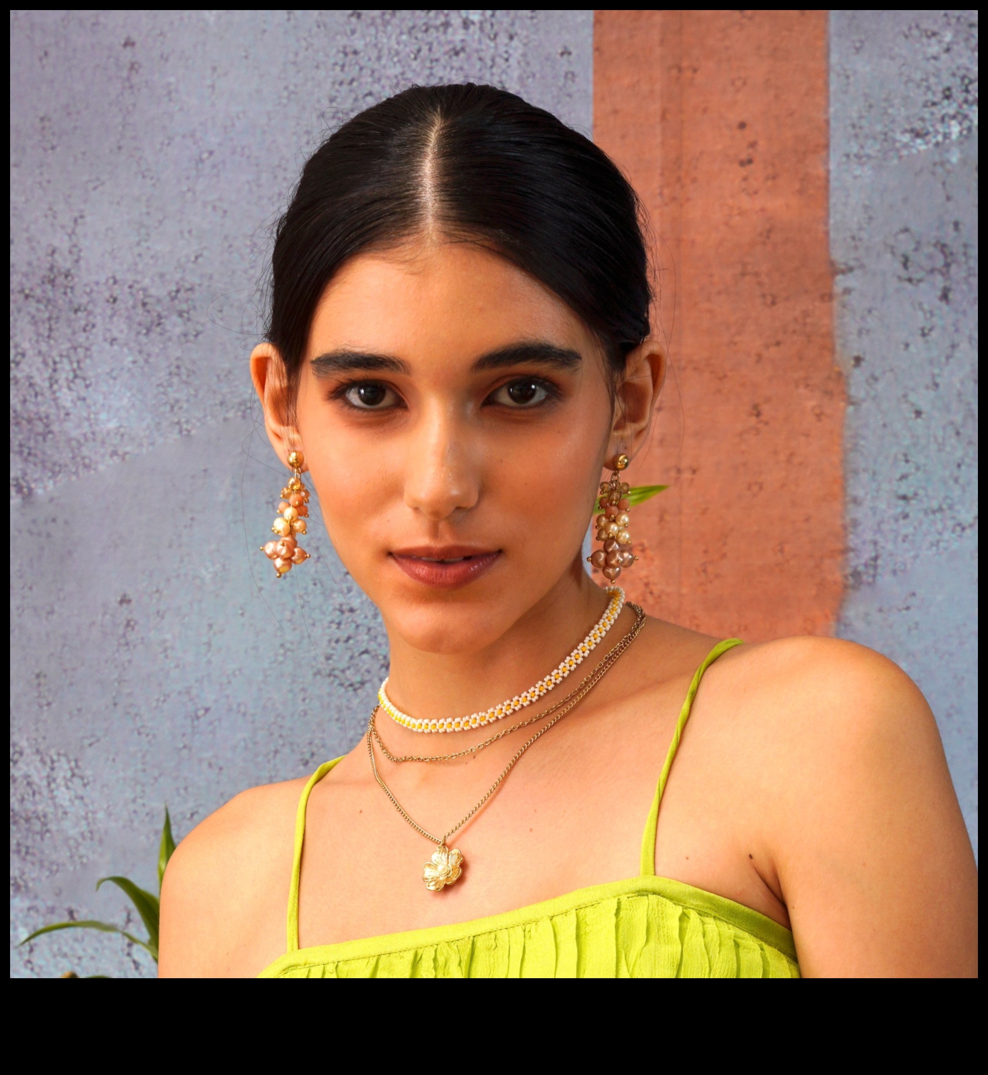 Krāšņi pārpilnība: izbaudiet mūsu kaklarotu izvēles ekstravaganci