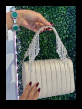 Kristālu kaskāde: izgreznojieties kristāla elegances kaskādē