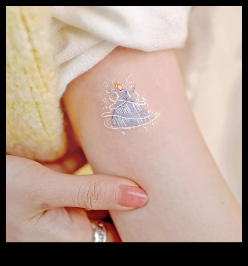 Mazas pasakas: plaukstas tetovējumi, kas stāsta par personīgiem stāstiem