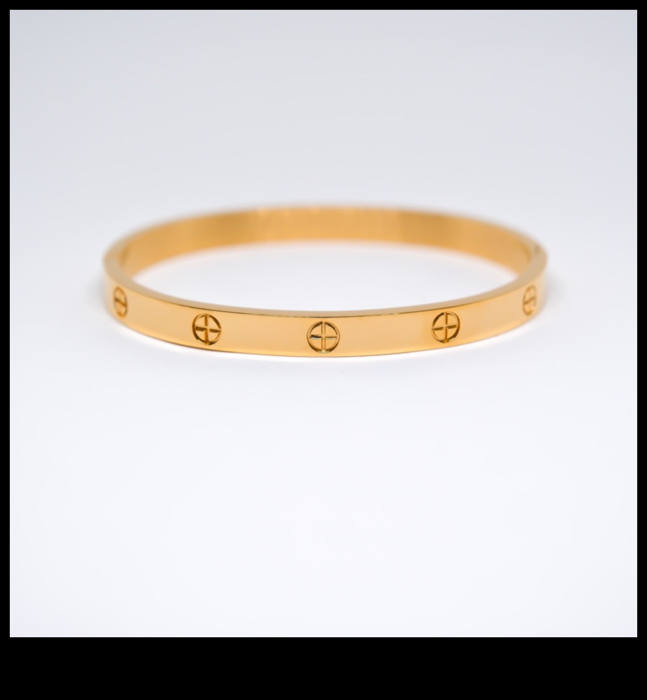 Regal Reverie: Sapņojiet mirdzošā krāšņumā, izmantojot mūsu rokassprādzes