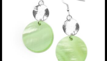 Bagātīgā oāze: ienirstiet greznībā ar mūsu oāzes iedvesmotajiem auskariem