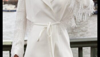 Kristālu kaskāde: izgreznojieties kristāla elegances kaskādē