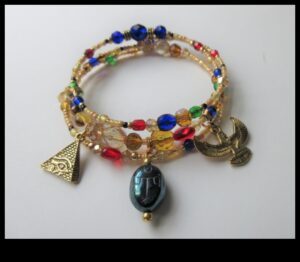 Regal Reverie: Sapņojiet mirdzošā krāšņumā, izmantojot mūsu rokassprādzes