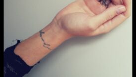 Mazas pasakas: plaukstas tetovējumi, kas stāsta par personīgiem stāstiem